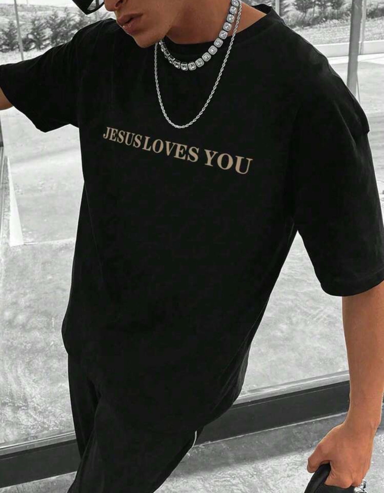 T-Shirt Jesus loves you